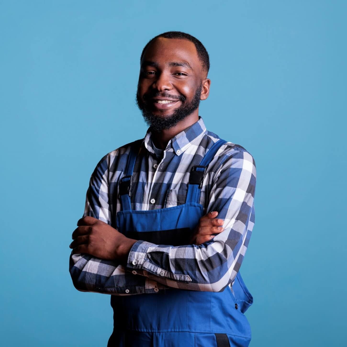 1-1-happy-african-american-builder-in-uniform-resized.jpg